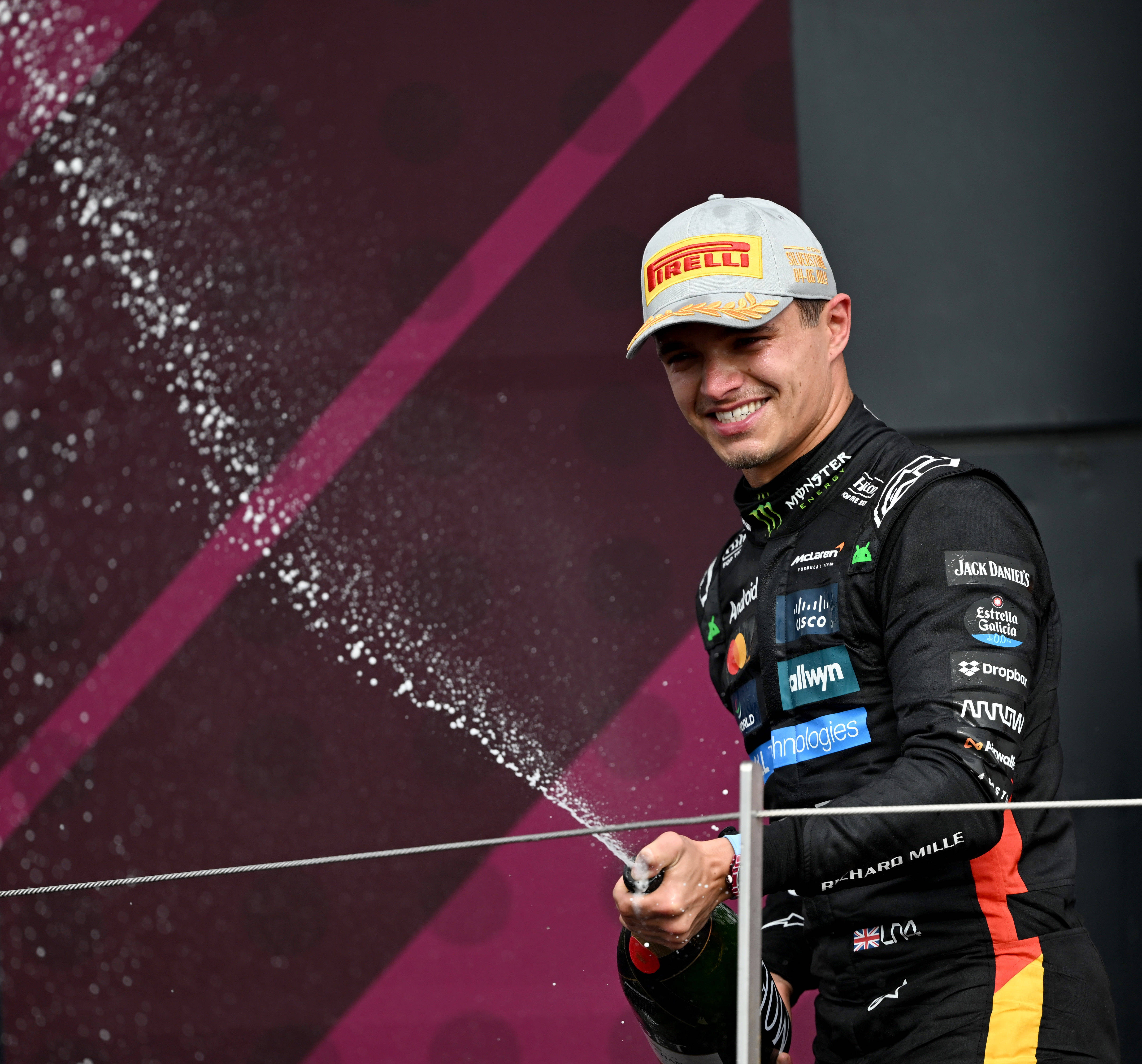 红牛车队险胜索伯车队，勒克莱尔扛起全队