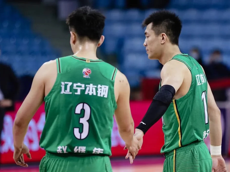 福建队鏖战辽宁队,郭艾伦点燃赛场 福建队鏖战辽宁队,郭艾伦点燃赛场