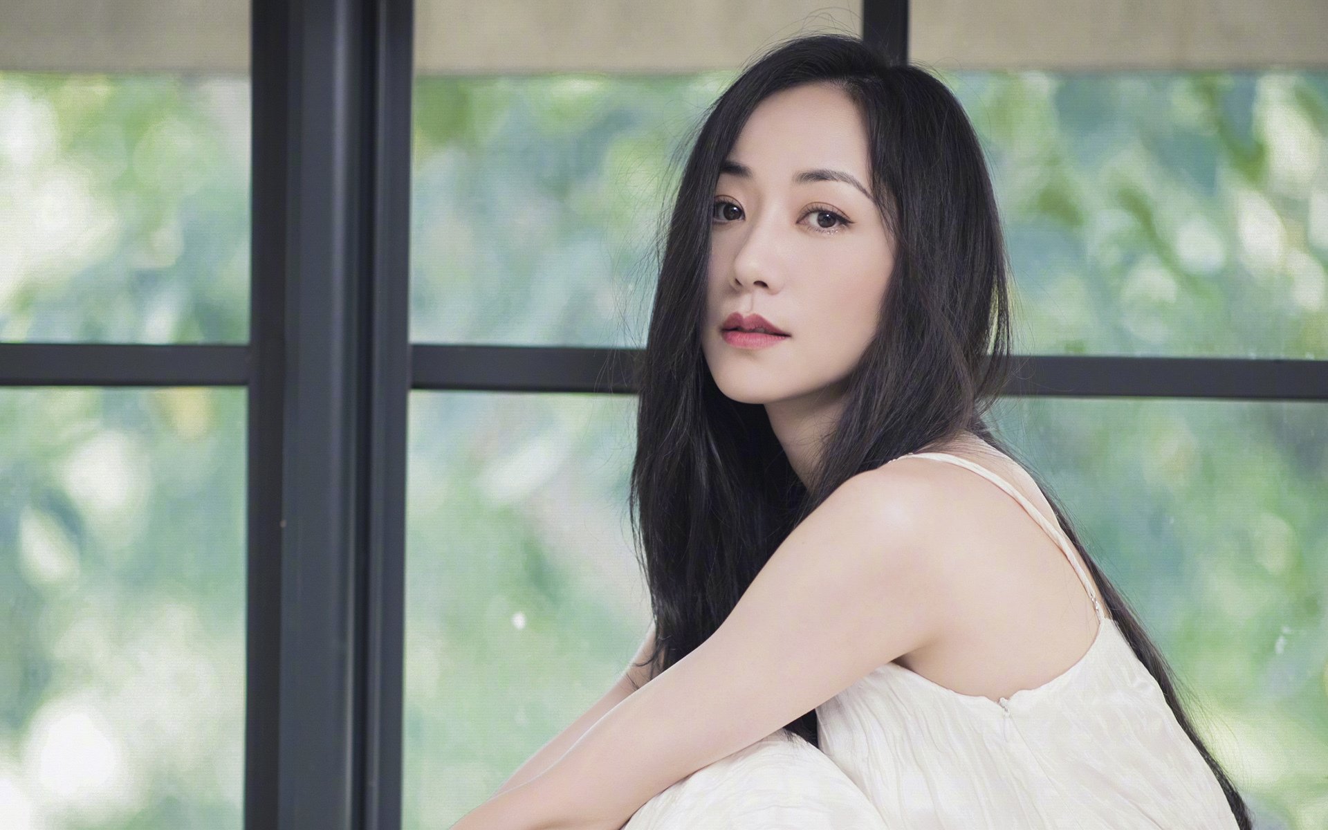 冷门风暴夜，足球场奥地利血洗葡萄牙，乒乓球台张继科化身独狼扛起破碎队伍