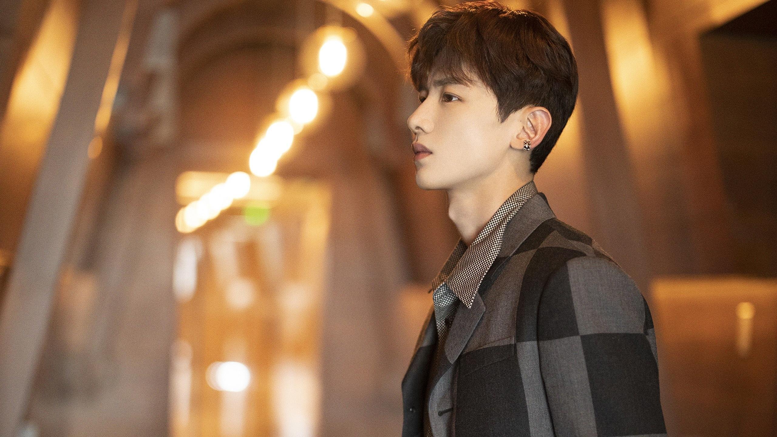 烈日灼羽,当太阳的光速三连击在世界杯前夜遮蔽鹈鹕的天空