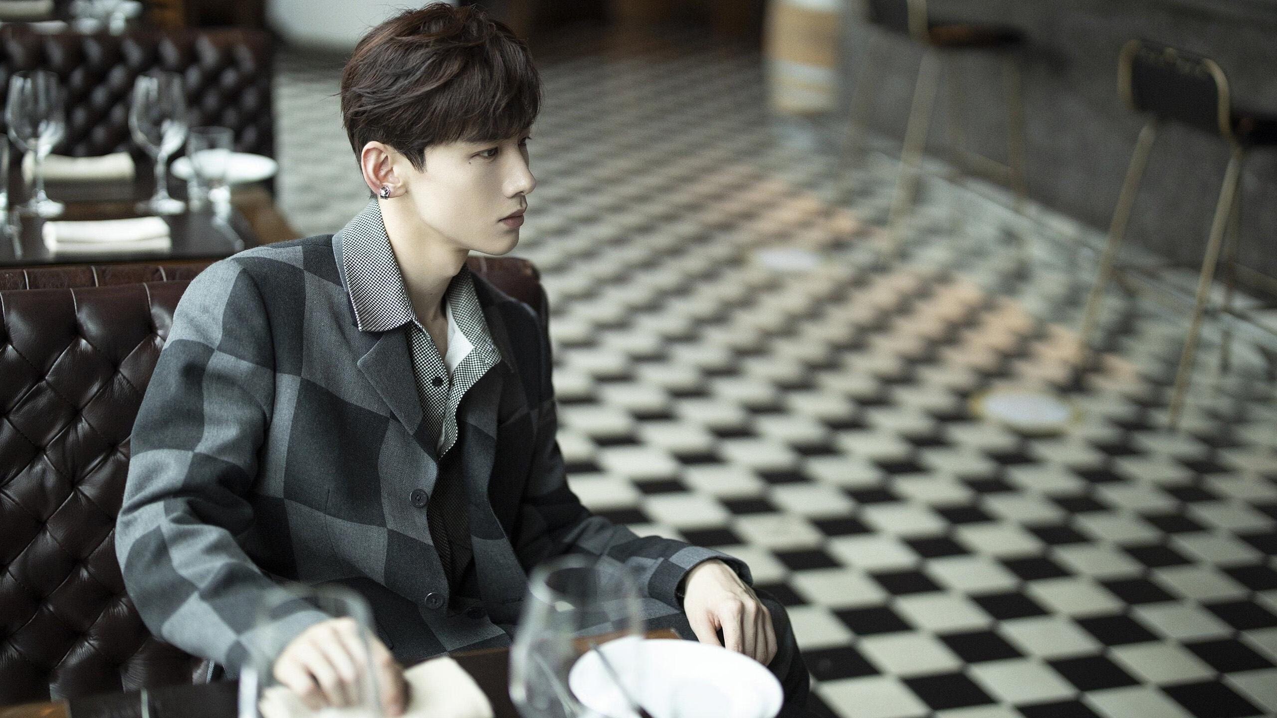 烈日灼羽,当太阳的光速三连击在世界杯前夜遮蔽鹈鹕的天空